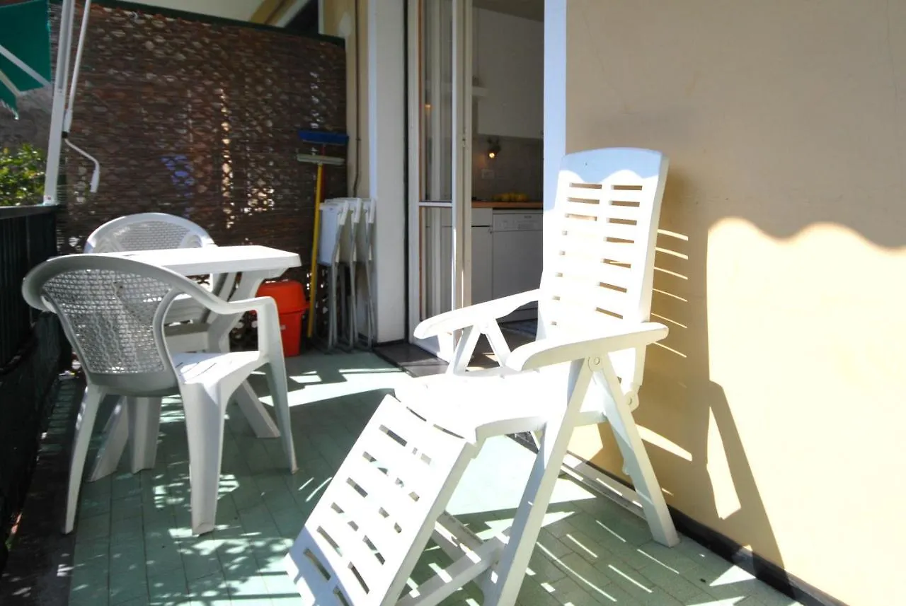 פינאלה ליגורה Appartamenti Con Giardino E Posto Auto Per Famiglie דירה