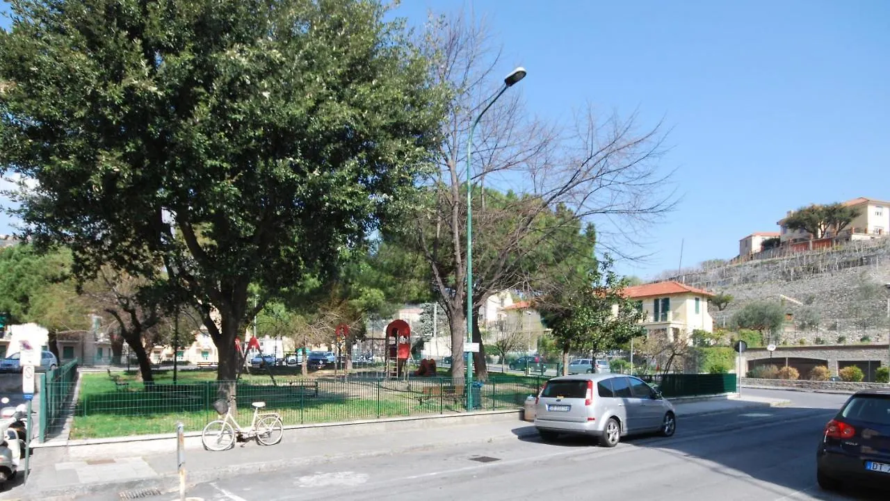 Appartamenti con giardino e posto auto per famiglie e biker Finale Ligure
