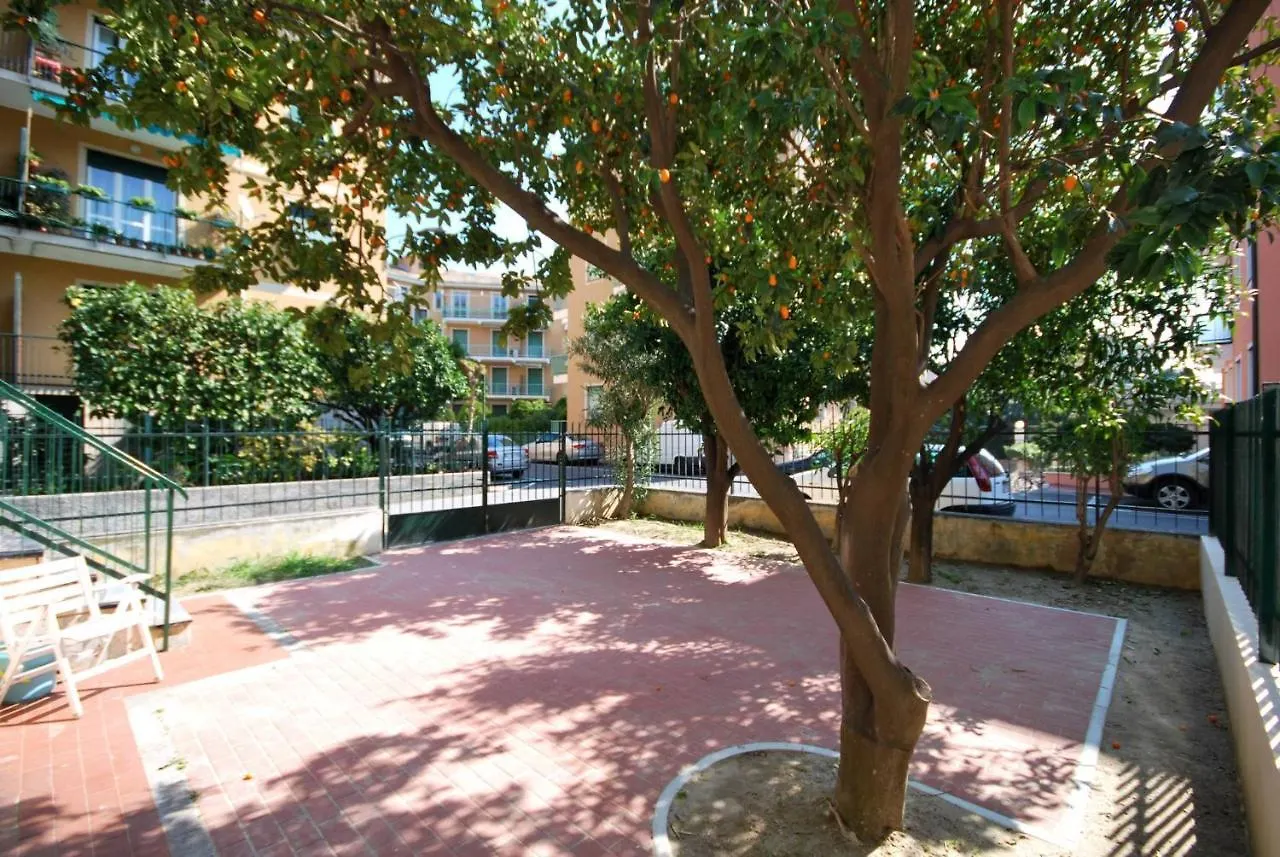 Appartamenti con giardino e posto auto per famiglie e biker Finale Ligure