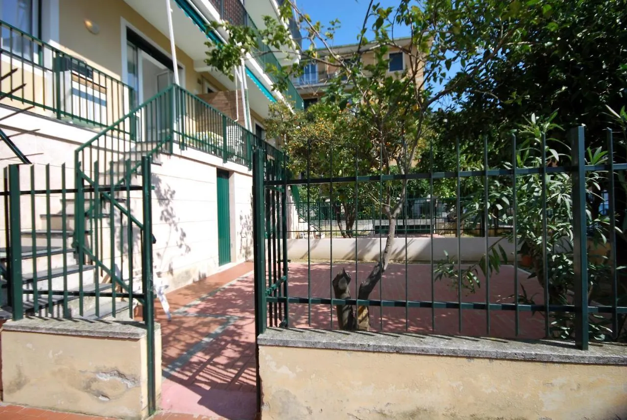 Appartamenti con giardino e posto auto per famiglie e biker Finale Ligure