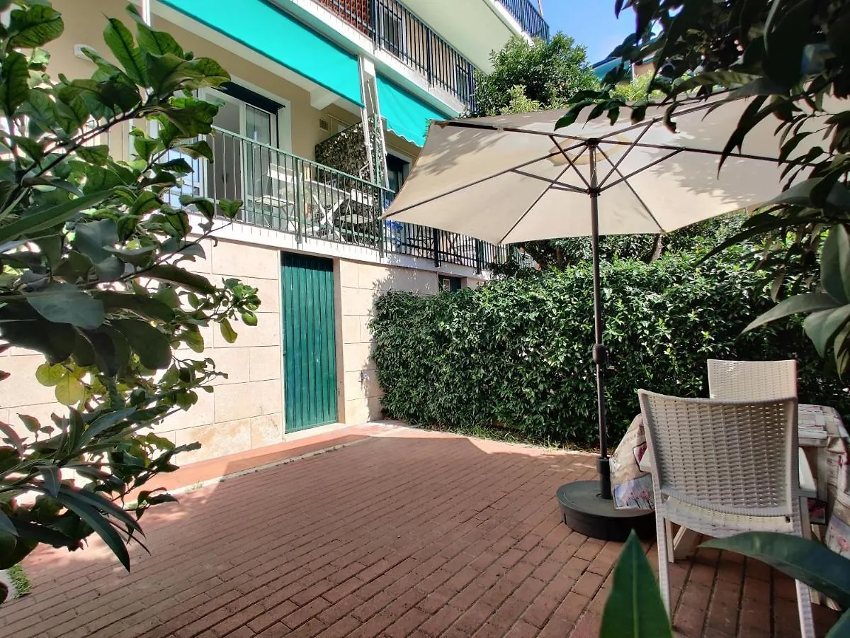 Appartamenti con giardino e posto auto per famiglie e biker Finale Ligure 0*,